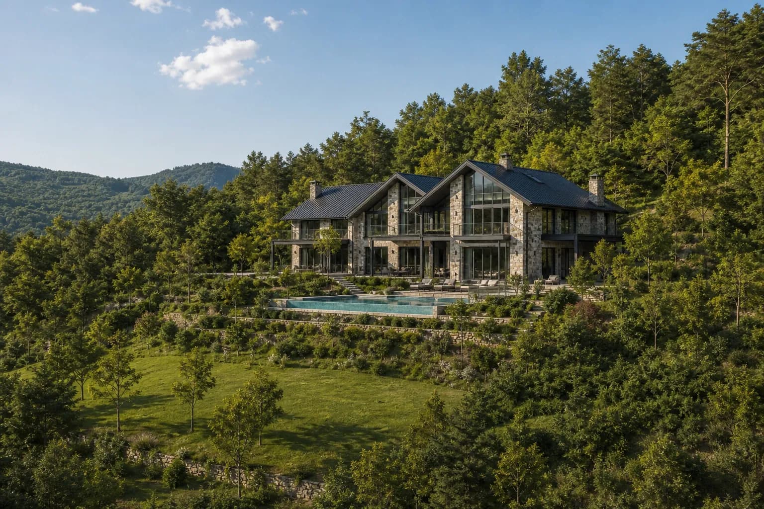 Karşı yamaçtan görünen Villa Alta